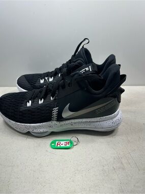Nike LeBron James Witness V 5 Black Silver White CQ9380-001 Men's Size 10